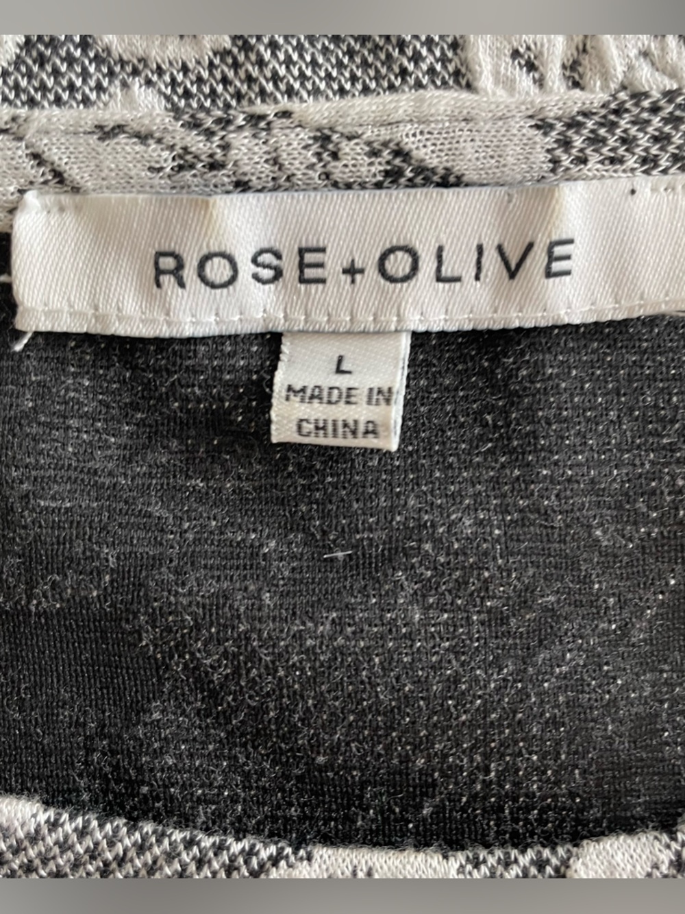 Rose + Olive Grey and White Floral Top with Sleeve Trim, Size L - Picture 3 of 9